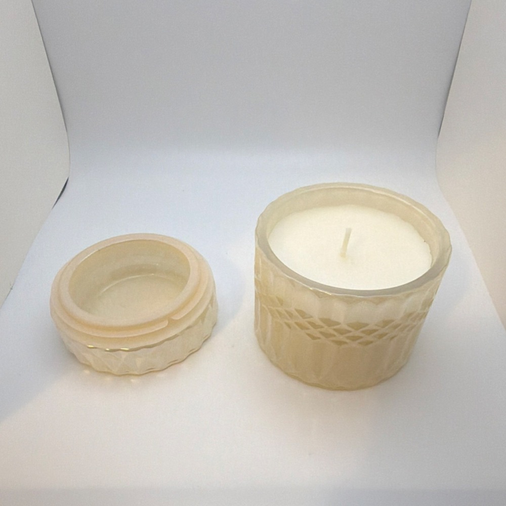 Leoben Company Vanilla Noir Vegan Soy Wax Candle 6oz Iridescent Glass Jar Lid